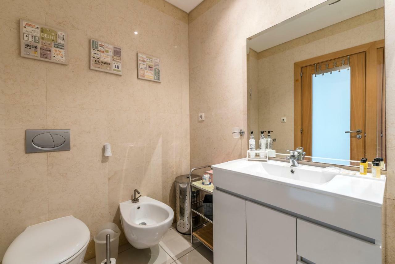 Apartment Beachfront Flat, Private Parking, Pools, Sea At Less Than 200 M (adults Only)